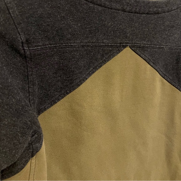 5/$100 The North Face Grey/Green pullover - Picture 4 of 4